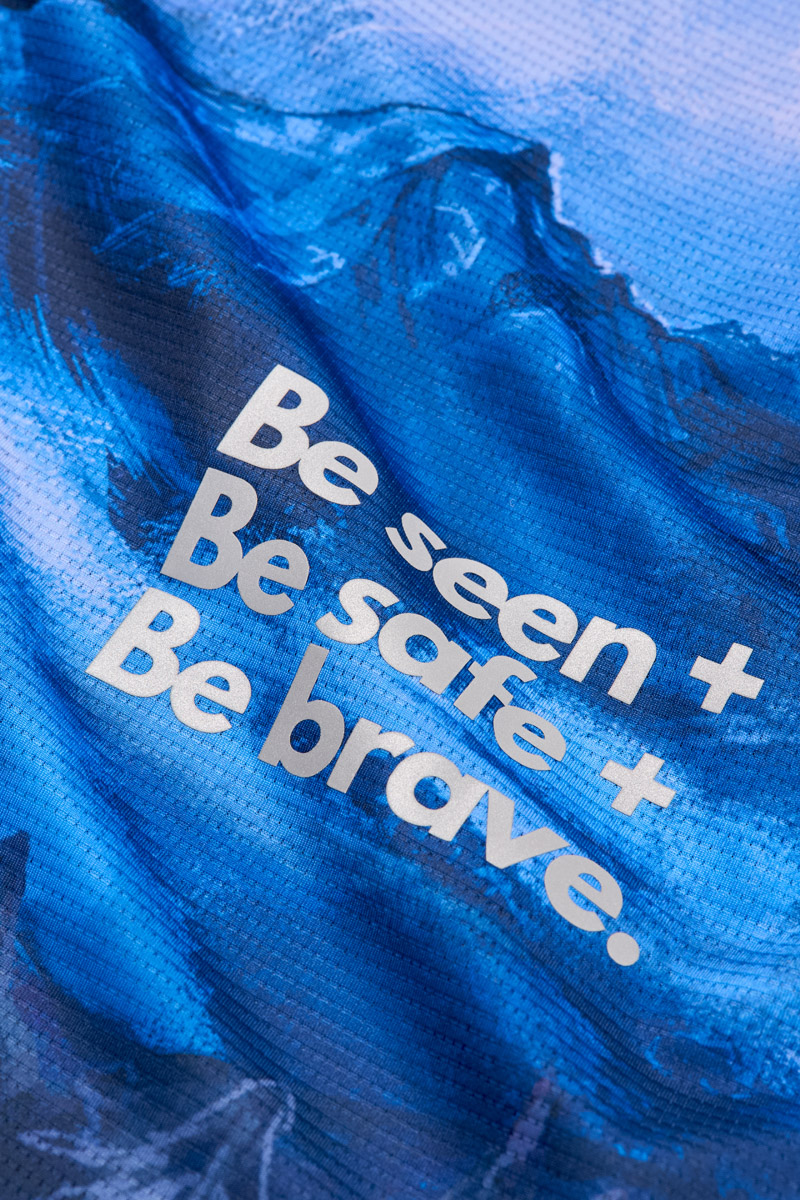 sport_bekleidung_detail_blau_be_seen_safe_brave